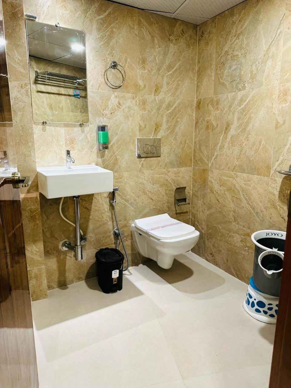 New Imperial Hotel Bombaj